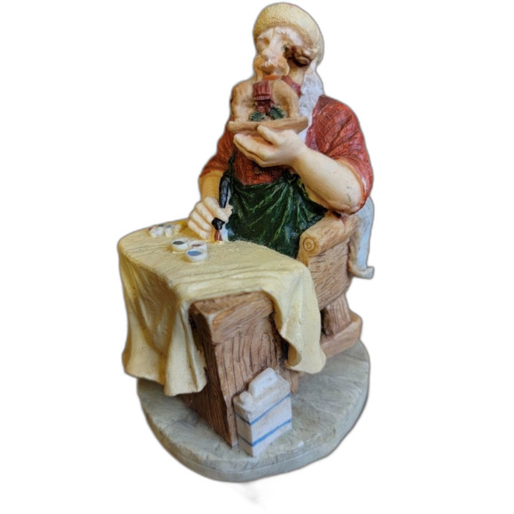 Brinns Handcrafted Collectible Santa clause figurine from 1992 - Picture 11 of 15